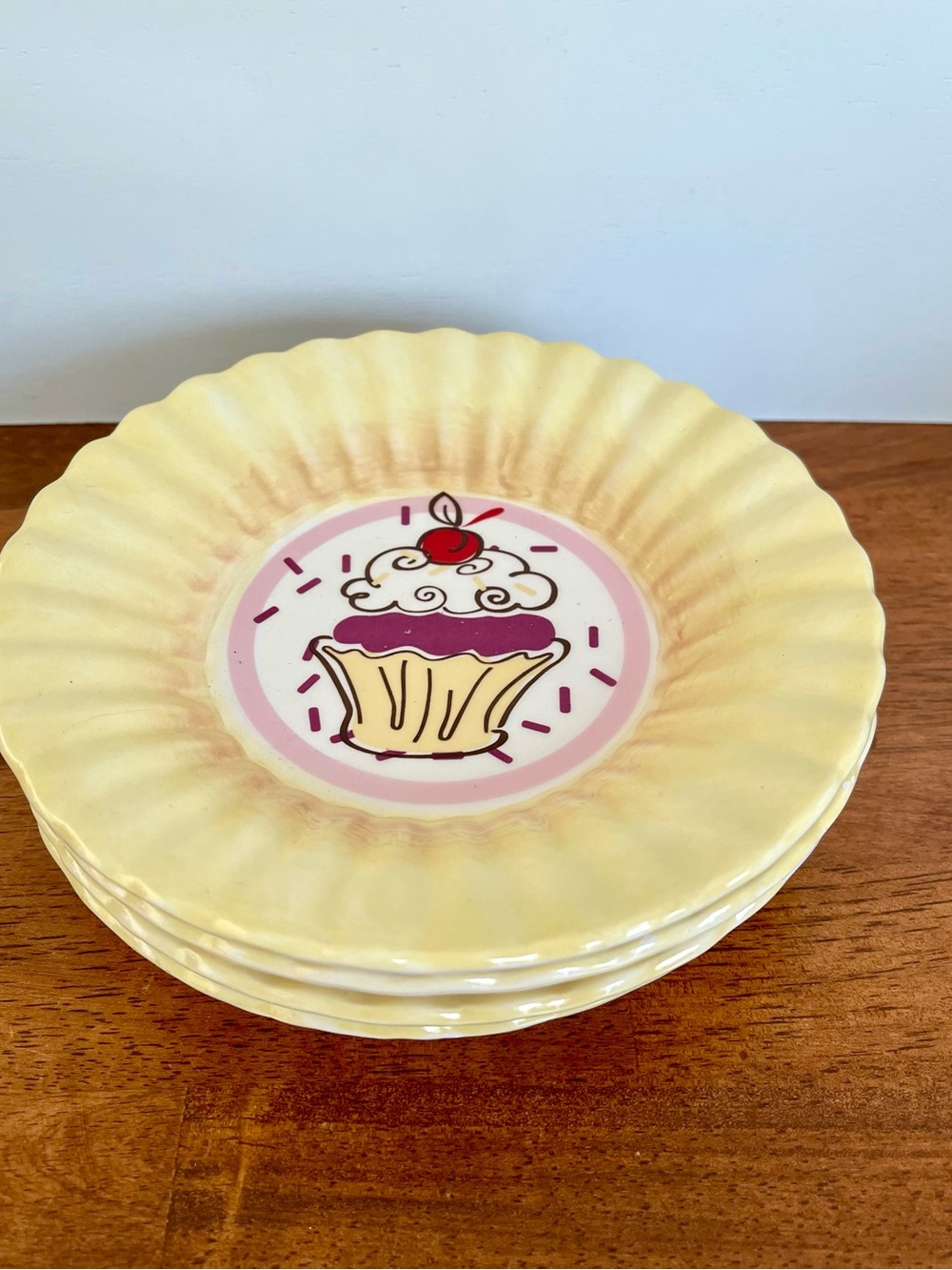 Pfaltzgraff Red Velvet Cupcake dessert plates set of 4